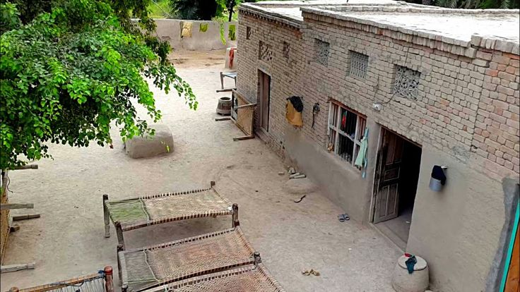 گاؤں میں سادہ گھر